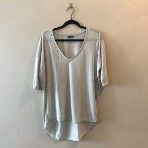 Express V Neck Three Quarter sleeve London Tee, M